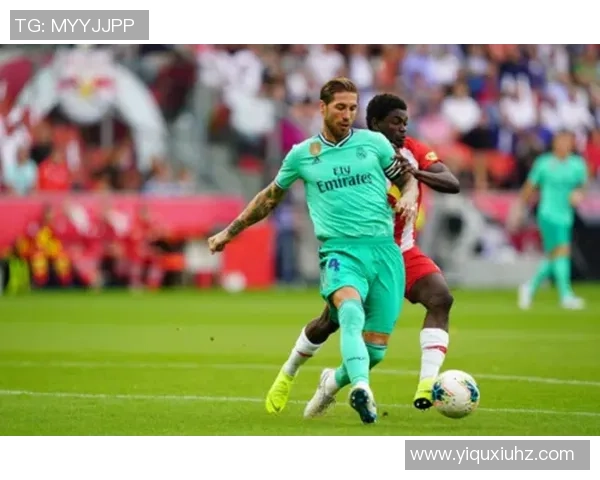 波图尔U19与萨尔茨堡U19激战正酣双方争夺青少年足球荣耀